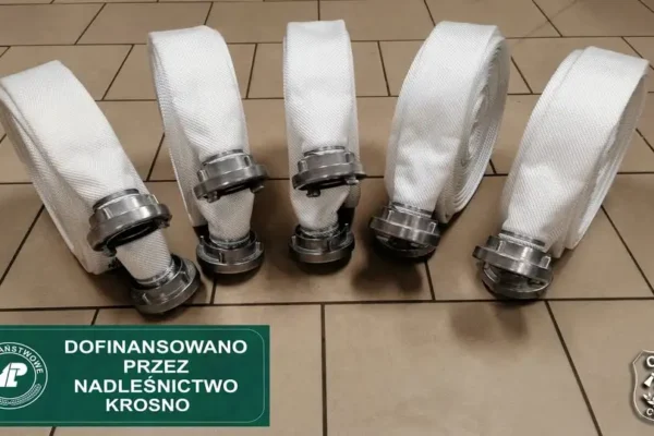 Nowe węże tłoczne dla OSP dzięki wsparciu Nadleśnictwa Krosno