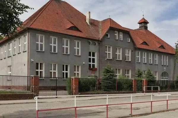 Sprzątanie Świata w klasach I–III: mali uczniowie zadbali o czystość okolicy