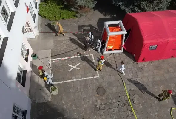 Ćwiczenia strażaków w Słubicach: symulacja zagrożenia na terenie szkoły