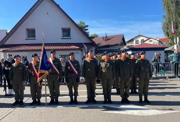 Kadeci z Rzepina złożyli ślubowanie pod Pomnikiem Obrońców Helu