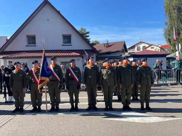 Kadeci z Rzepina złożyli ślubowanie pod Pomnikiem Obrońców Helu