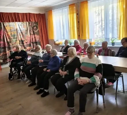 Muzyka klasyczna i emocje – zajęcia artystyczne dla seniorów w Cybince