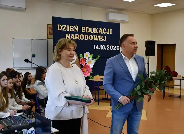 Dzień Edukacji Narodowej w Cybince i Białkowie – burmistrz nagrodził nauczycieli