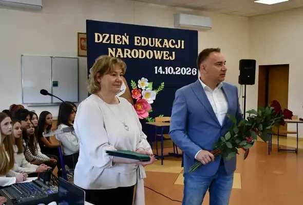 Dzień Edukacji Narodowej w Cybince – nagrody burmistrza i wzruszająca akademia