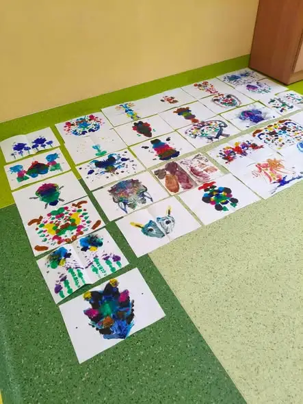 Kleksografia w praktyce – kreatywna lekcja z „Akademią Pana Kleksa”