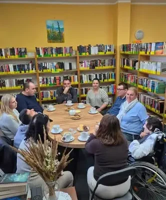 Podopieczni Środowiskowego Domu Samopomocy w Ośnie Lubuskim odwiedzili bibliotekę