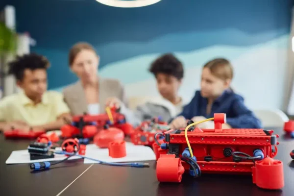 Pierwszoklasiści uczą się programowania z robotami Photon